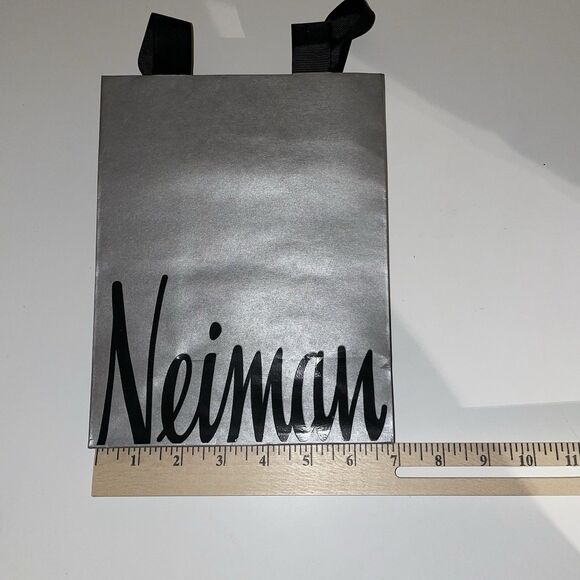 Neiman Marcus Empty Paper Grey Silver Shopping Bag Black Handles 9 x 7 x 4" - Picture 8 of 8